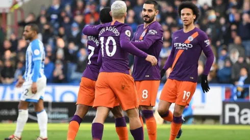 Manchester City barrió al Huddersfield y le puso presión al Liverpool