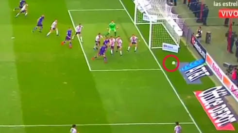 Casi gol olímpico de Pablo Barrientos a Chivas