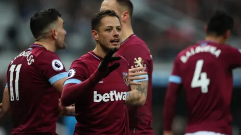 Hay un equipo obsesionado con sacar de West Ham a Chicharito