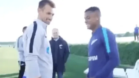 Qué incómodo: el primer contacto de Wilmar Barrios con su entrenador en el Zenit fue bastante complicado