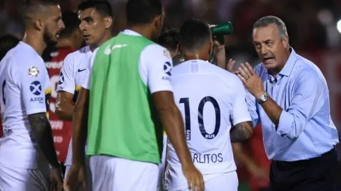 Tevez y Alfaro en el partido ante Newell's.