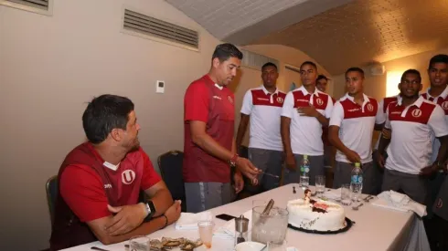 Que gran regalo: El Crema festejó el cumpleaños de su DT