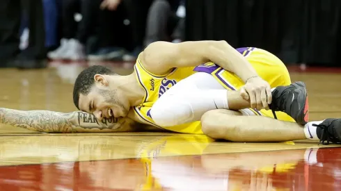 Lonzo Ball aún no recibe el alta médica y los Lakers de LeBron siguen en crisis