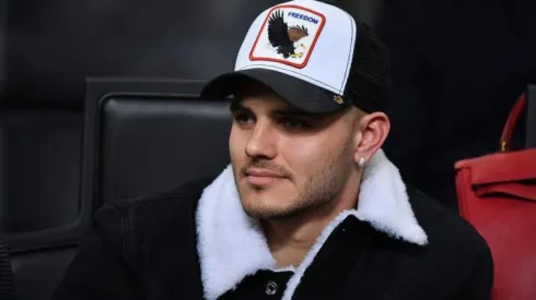 AFUERA. Mauro Icardi en el palco de San Siro en la victoria del Inter por Europa League (Foto: Getty).