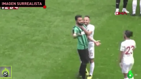 Entró al campo con una cuchilla y se convirtió en el jugador más loco de todos