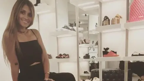 Antonella Roccuzzo dejó de lado las fotos de familia y posó ella sola para mostrar toda su belleza