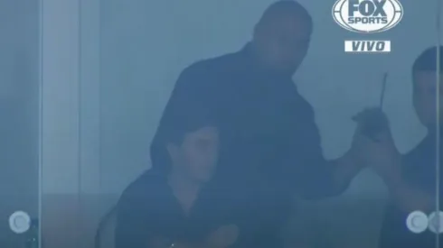 Se encienden las alarmas y comienza la sospecha: apareció un handy en el palco de Marcelo Gallardo