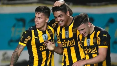 Liga de Quito vs Peñarol por Copa Libertadores.