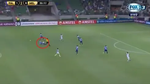 Terrible patada de Felipe Melo.