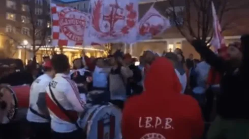 Hinchas peruanos pusieron la fiesta y el color en Nueva Yersey