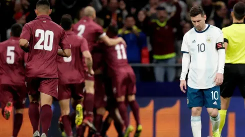 Foto de Messi ante la Selección Venezuela.
