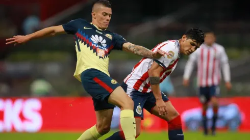 Tenso cruce entre Pulido y Mateus Uribe.