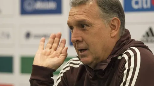 Martino explicó por qué dejó salir a casarse a Chicharito