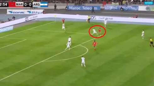 Kannemann hizo un penalazo pero el juez cobró tiro libre fuera del área