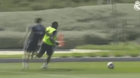 Está intacto: Roberto Carlos demostró toda su magia en un entrenamiento del Real Madrid Castilla