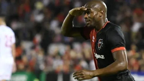 Newell's abrió la fecha tomando aire frente a Huracán