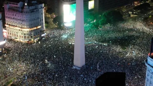 Foto del Obelisco explotado por hinchas de Racing.