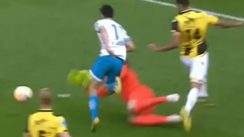 Lozano lo empató solo: penal y gol de PSV