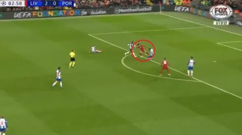 Durísima infracción de Mohamed Salah.