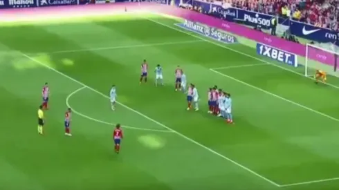 A veces sí se parece a Messi: el golazo de Griezmann de tiro libre