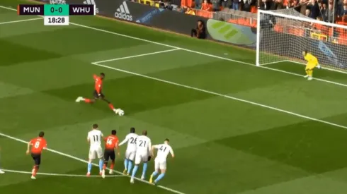 Foto del penal de Pogba.