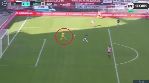 La acción que casi termina en gol.