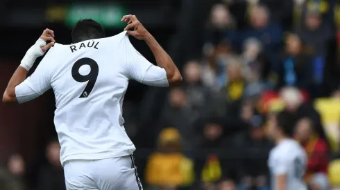 Foto de Raúl Jiménez celebrando el gol.