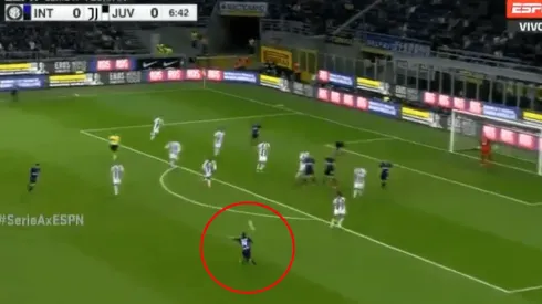 Estupenda volea de Nainggolan.