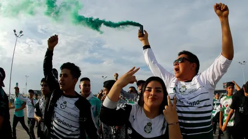 A todas partes: un aficionado del Santos Laguna llevó sus colores al Wanda Metropolitano