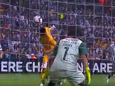 ¡Cuidado, Salcedo! Casi autogol de Tigres