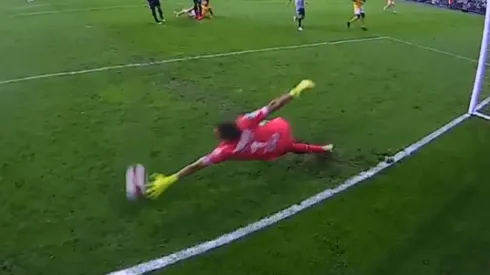 ¡Impresionante! Barovero salvó un cabezazo impecable de Gignac