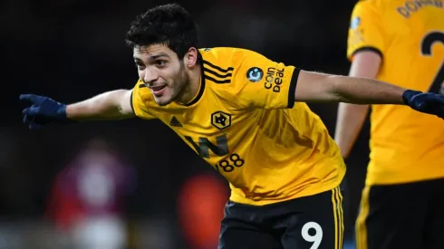 Raúl Jiménez explicó qué le provocan los cánticos que le dedican los aficionados de los Wolves