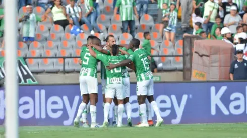 Atlético Nacional en el festejo del gol de Hernán Barcos ante Santa Fe.
