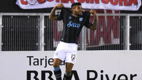 Toledo festejó su gol en el Monumental mostrando su camiseta.