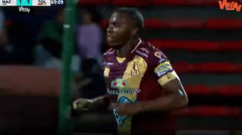 Maicol Balanta festeja el 1-2 parcial de Tolima contra Nacional.