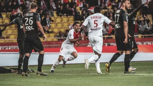 El festejo de Radamel Falcao en el 1-0 del Mónaco sobre Amiens.