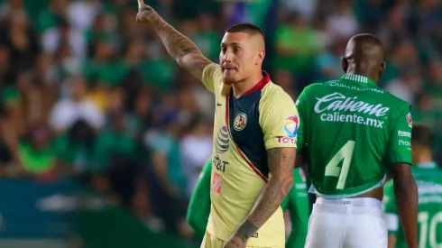 Y llegó el golpe para Nico Castillo: "América jugó con uno menos"