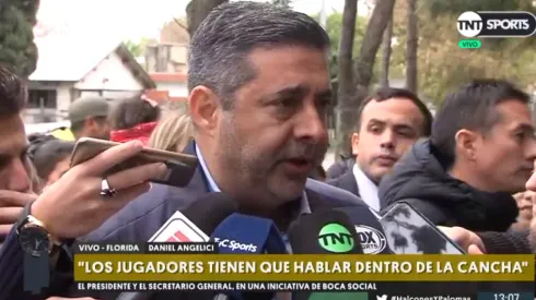El mensaje de Angelici a los jugadores de Boca: "Tienen que hablar dentro de la cancha"