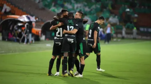 Deportivo Cali festeja su victoria contra Nacional en el estadio Atanasio Girardot.