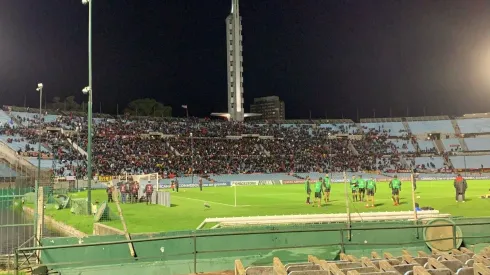 Colón fue local en el Centenario: llevó 10 mil hinchas ante River de Uruguay