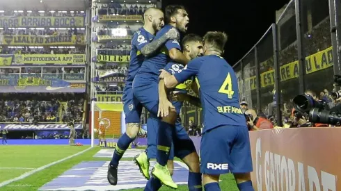 Todo Boca festejó el gol de López.