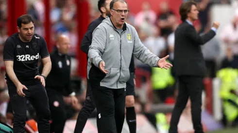 El chiste se cuenta solo: Leeds anunció la continuidad de Marcelo Bielsa con humo