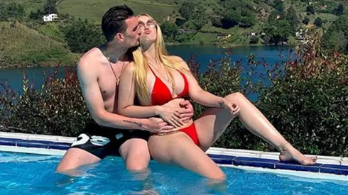 Daniela Rendón se hizo un nudo en la remera, subió foto y Franco Armani le comentó el posteo