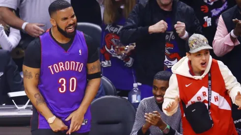 Falso fanático: en las redes sociales destruyeron a Drake por cubrirse sus tatuajes de los Warriors