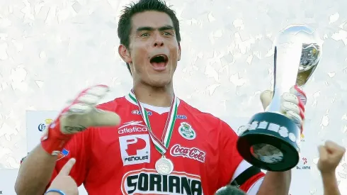 Santos recordó el título de 2008 y Oswaldo Sánchez le respondió
