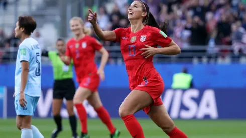 Alex Morgan festejando uno de sus tantos.