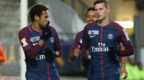 Neymar y Draxler, juntos en la cancha.
