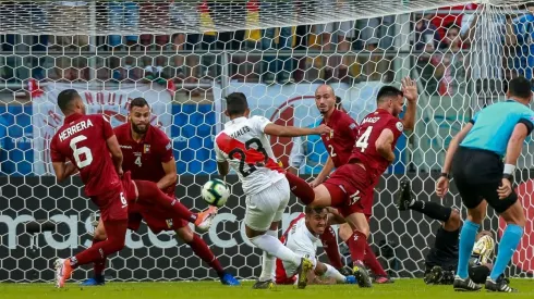 Wilmar Roldán anuló dos tantos por el VAR.