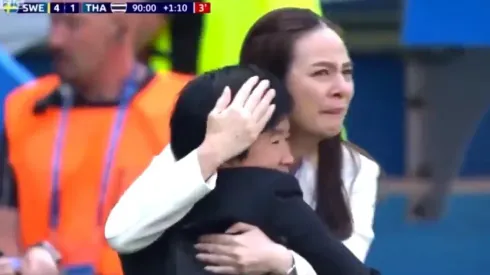 La emoción de la entrenadora de Tailandia.