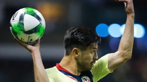 Oribe Peralta con la playera de América.